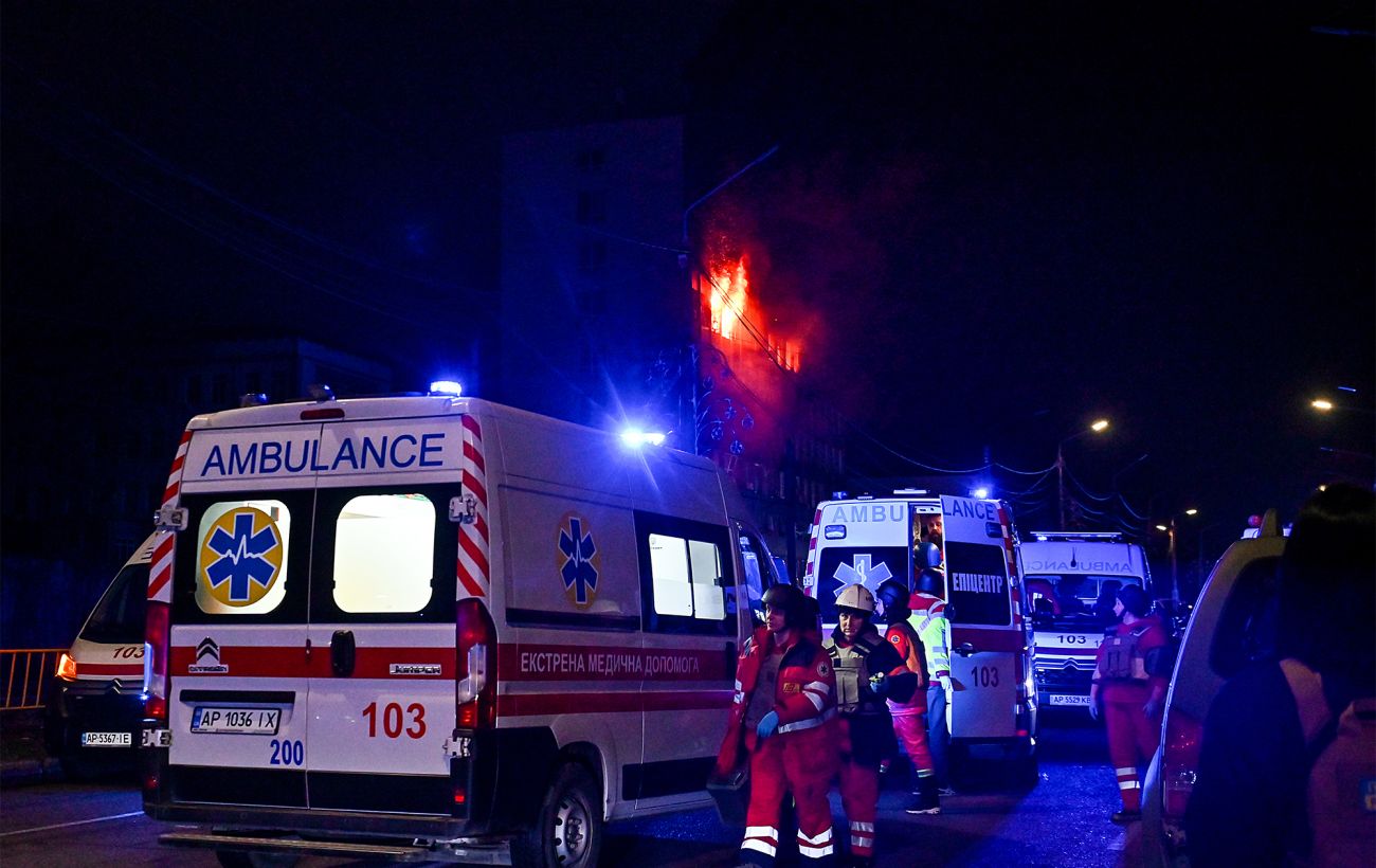 "Шахед" влучив у п'ятиповерхівку в Кривому Розі: розгортають штаб допомоги, э поранені