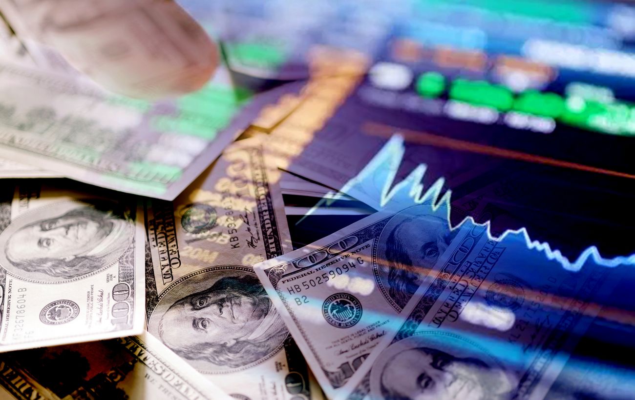 Долар на максимумі, євро вже 51 грн: курс на 11 березня та чи потрібні документи при купівлі валюти