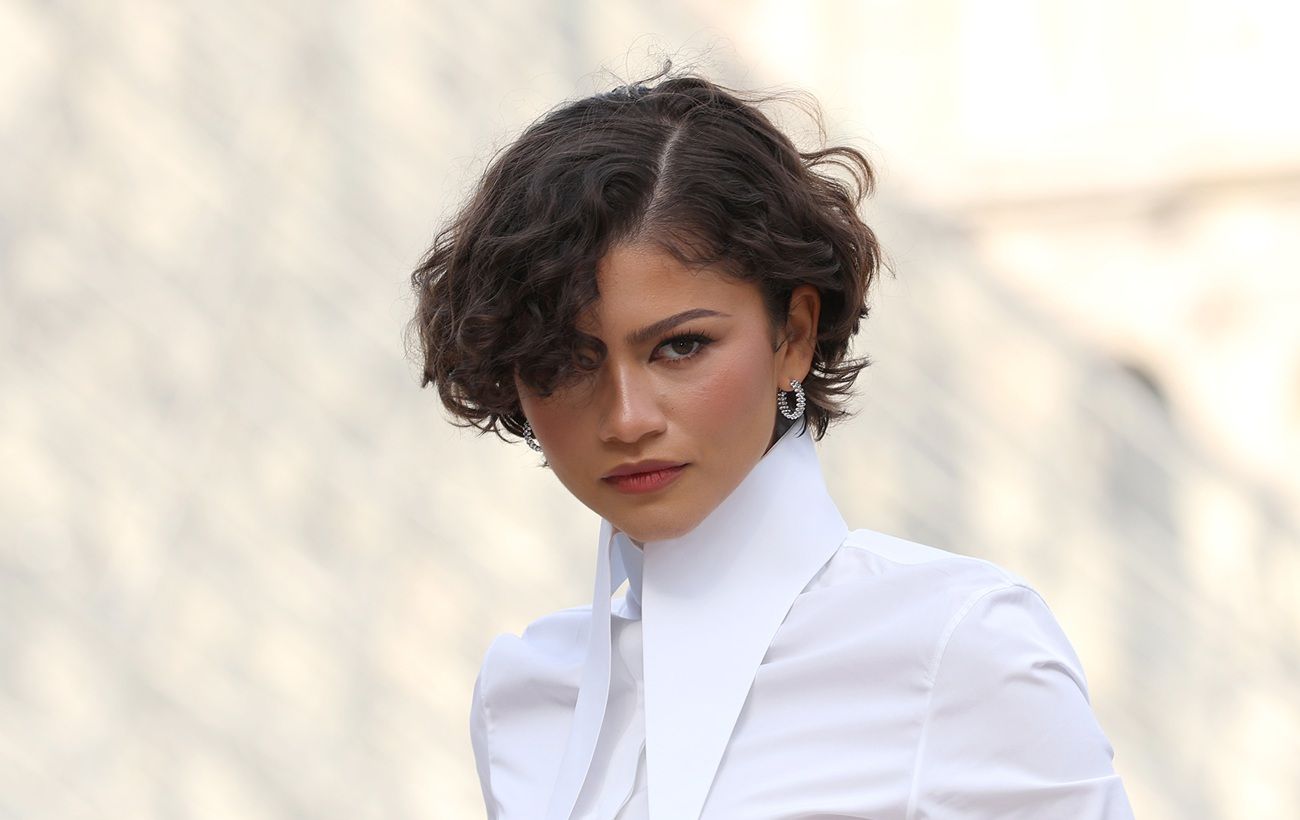 Обручка, біла сукня і нова зачіска: Зендея підкорила "весільним" образом (фото)