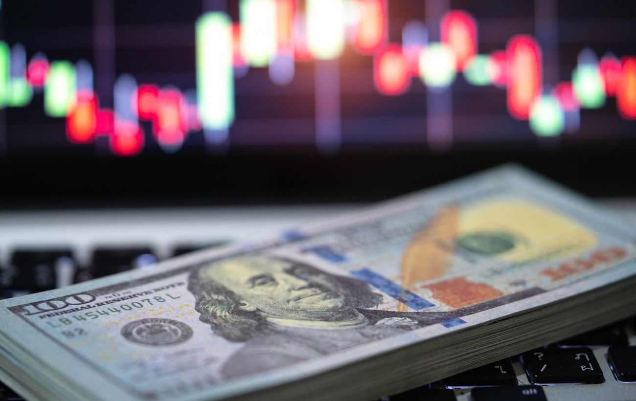 Курс валют 13 березня: як обмінники та банки відреагували на рекорд долара