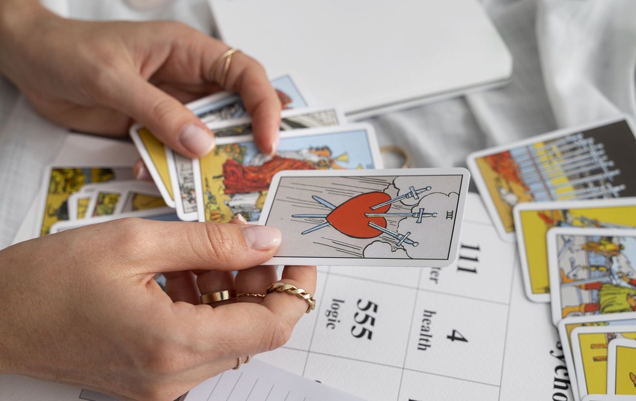 Таро-гороскоп на вихідні: кому доля готує сюрприз, а кому - випробування