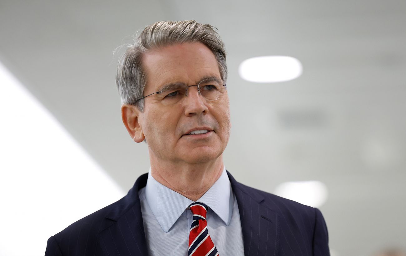 США зняли санкції з іранської нафти, яка "застрягла" у морі, - Бессент