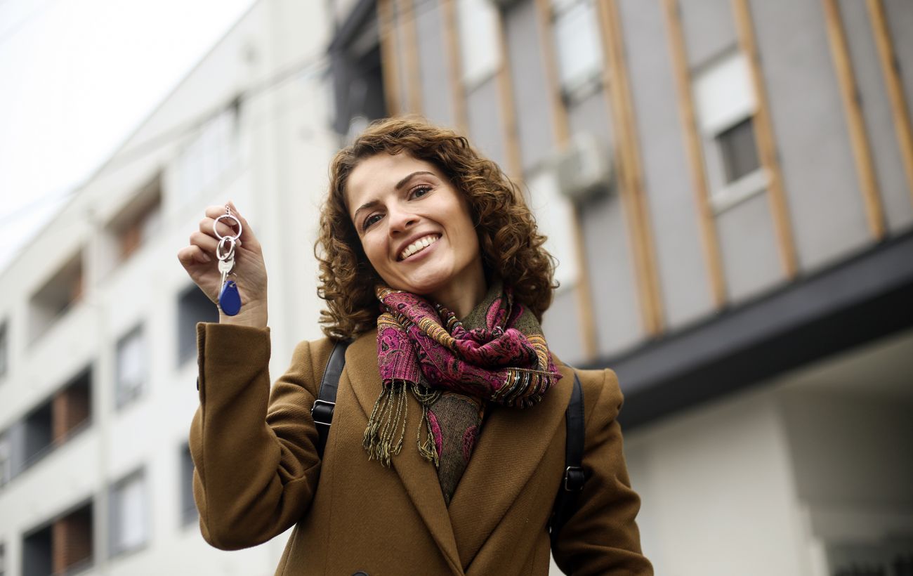 Переїзд за кордон: де українці можуть отримати право на проживання через житло