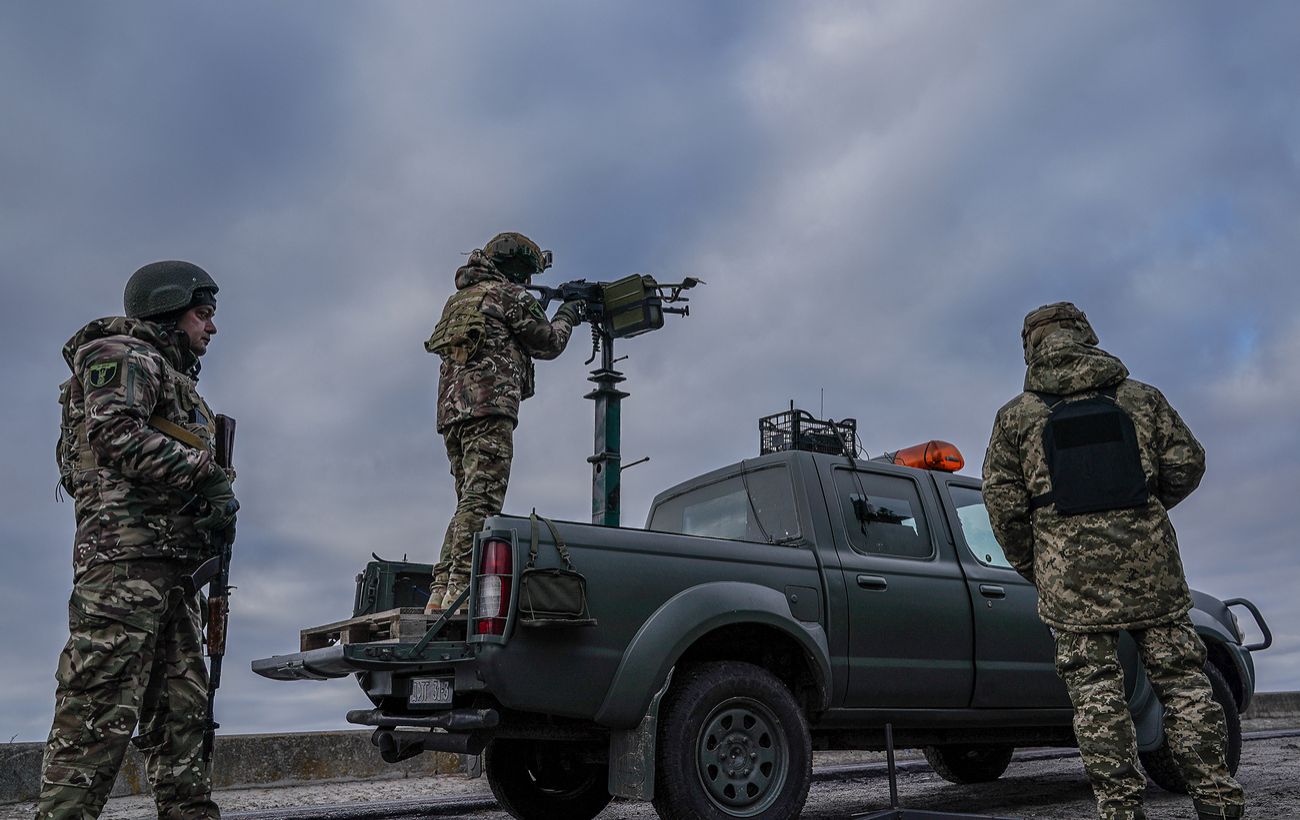 РФ тестує нову тактику: "Шахеди" масовано атакують вдень, можливі ракети