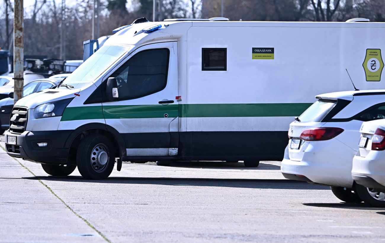 "Ощадбанк" призупинив ввезення валюти з ЄС: він єдиний має таку ліцензію