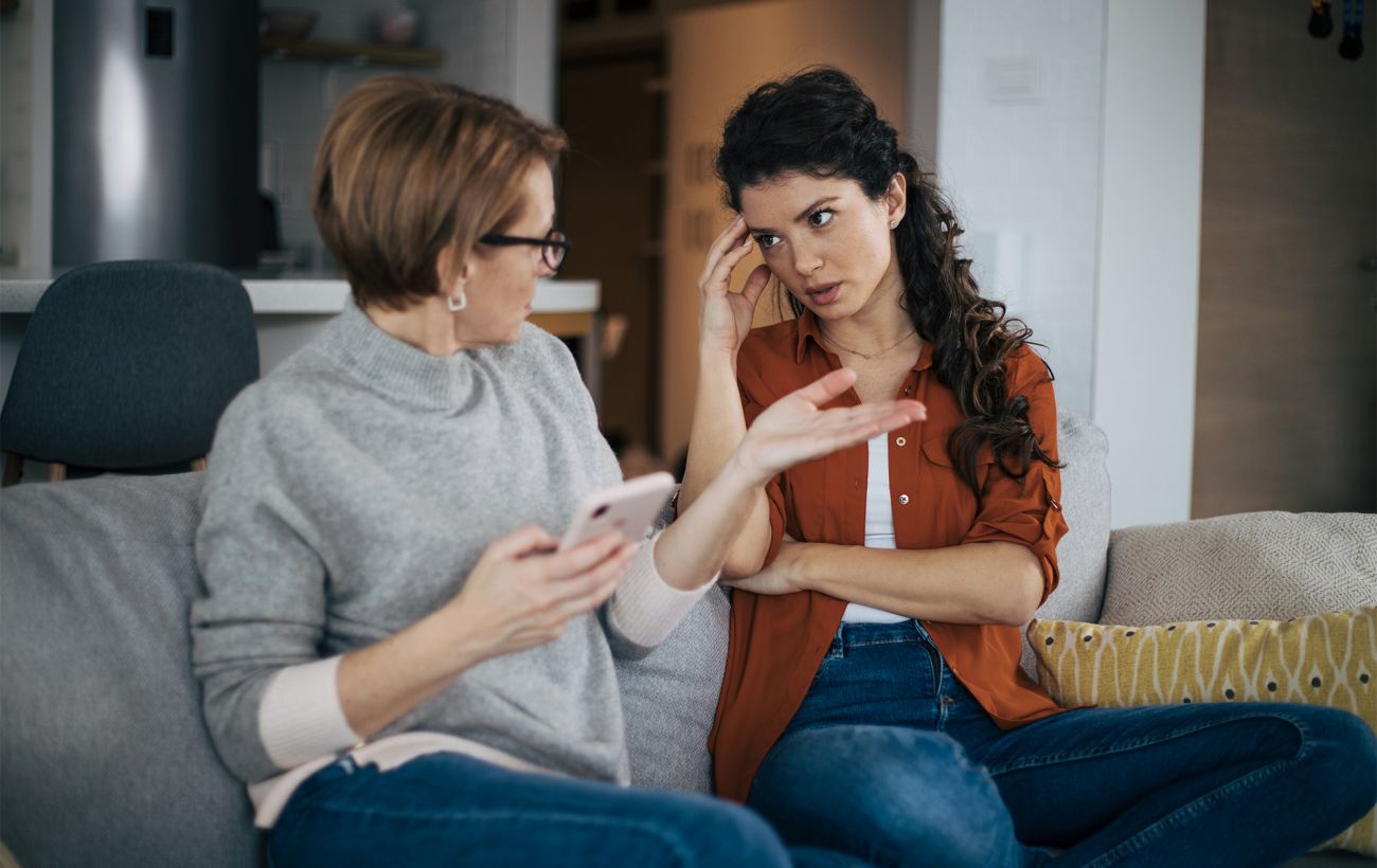 Дім, робота, лікування: чому насправді у жінок в Україні менше можливостей, ніж у чоловіків