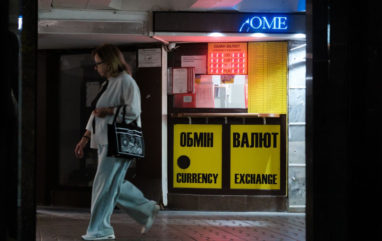 Долар та євро дешевшають після вихідних: курс валют на 30 березня