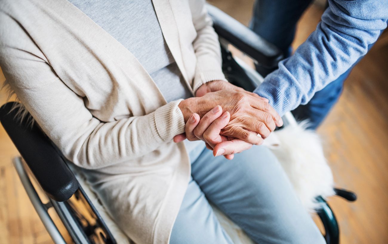 Постійний сторонній догляд: як отримати допомогу та хто ухвалює рішення (інструкція)