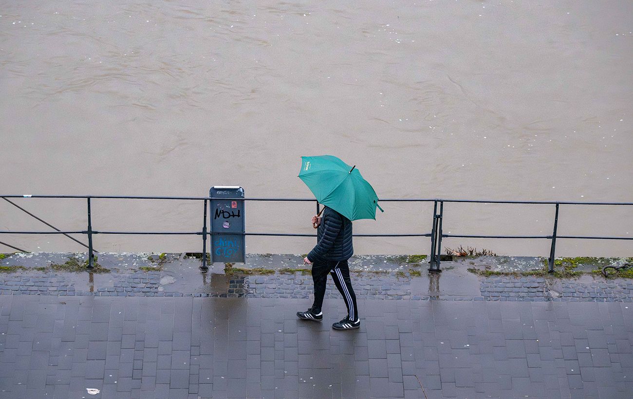 Тепло з дощами несе небезпеку: яку погоду обіцяють українцям завтра і де річки "переповнені"