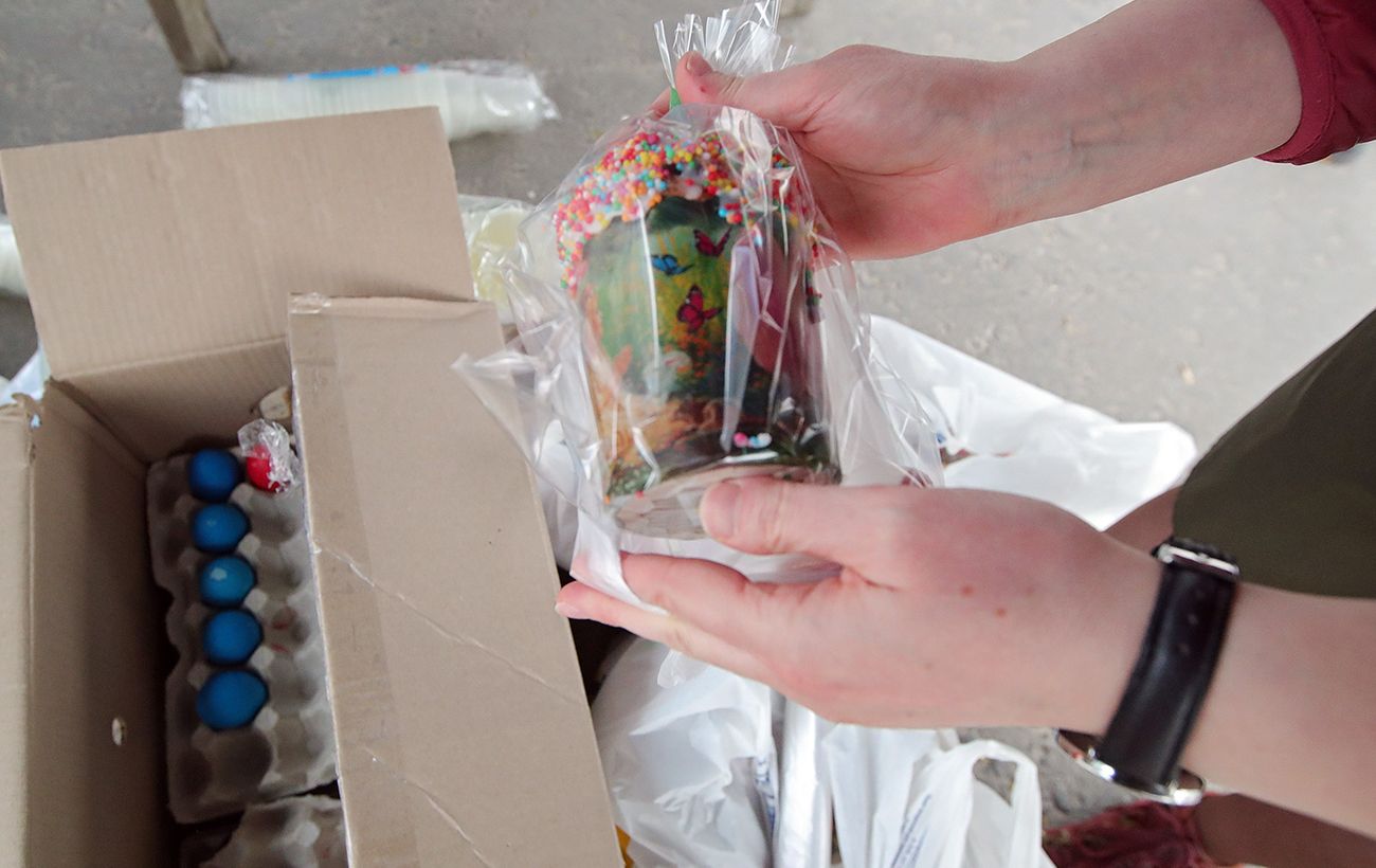 Чи можна надсилати паски поштою? Як українцям поділитись великодньою випічкою з рідними