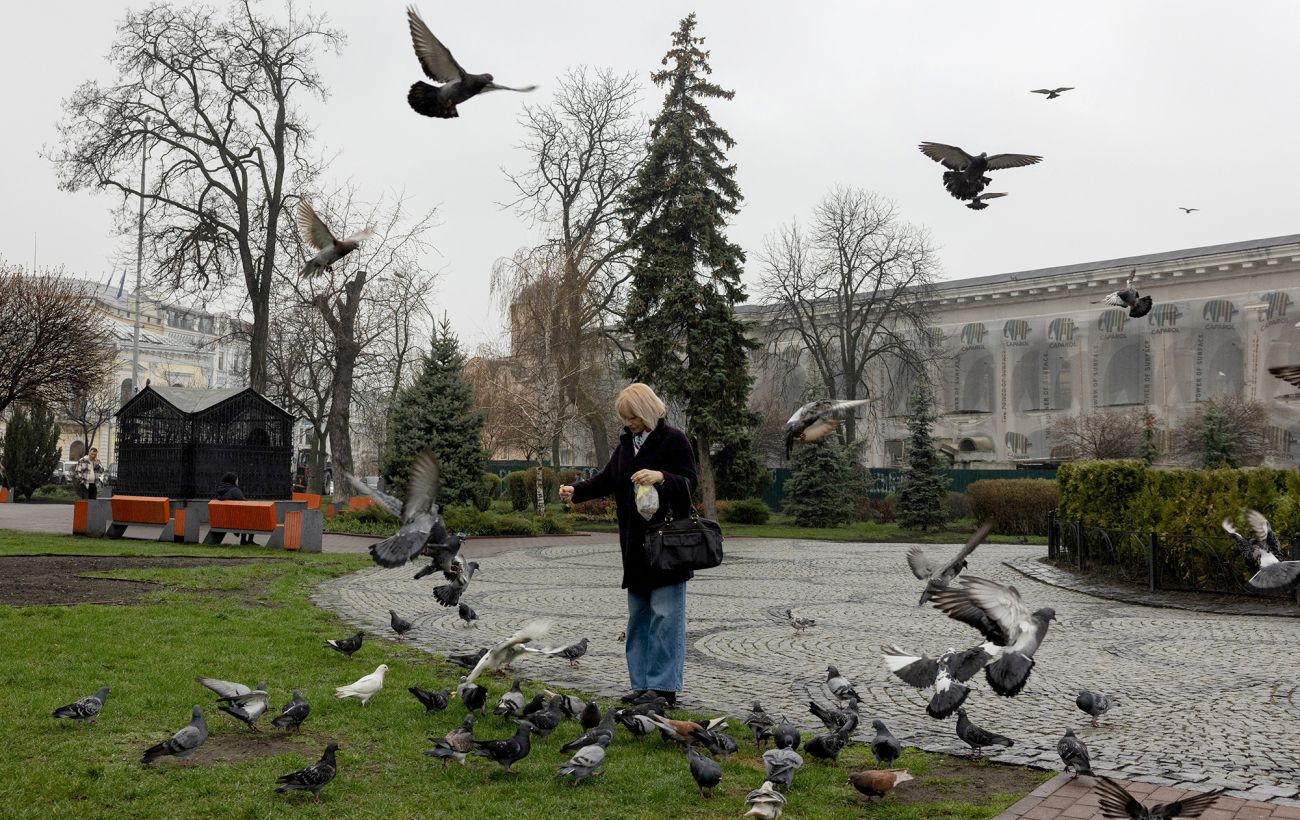 Тепло, але не без сюрпризів: що готує погода українцям завтра й коли все може змінитись