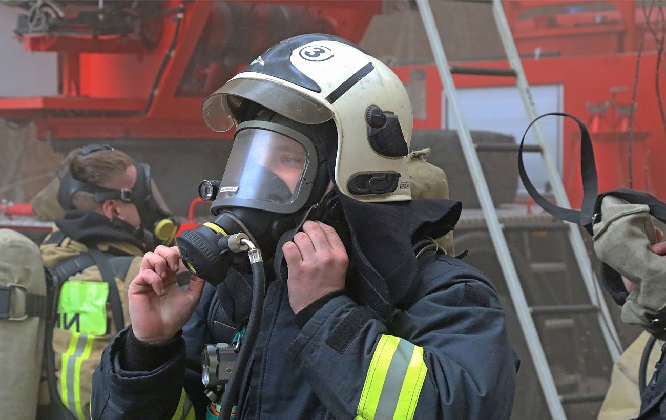 Масштабна пожежа палає на НПЗ в російській Уфі після атаки дронів (відео)