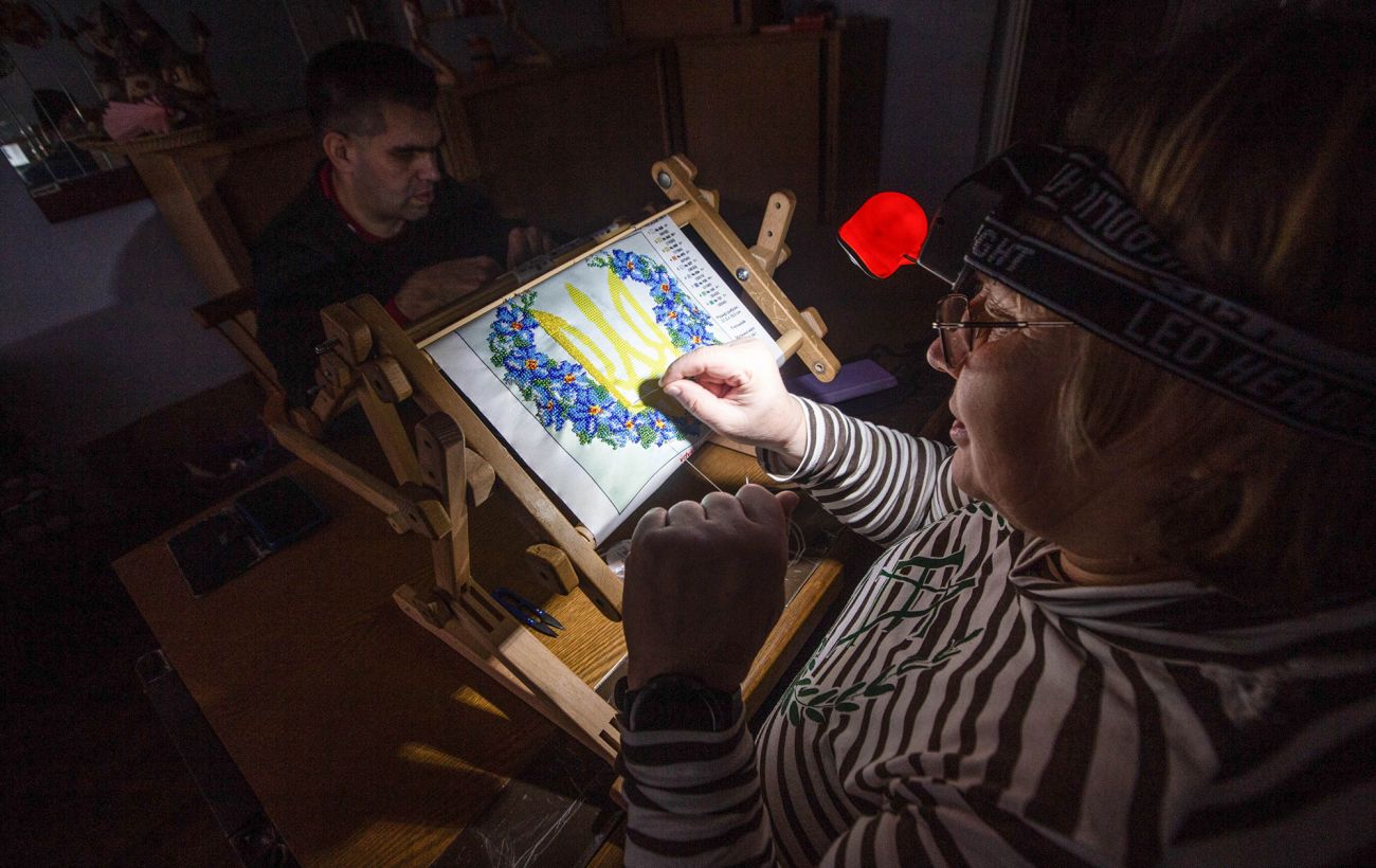 Аварійно або з новими графіками: як вимикають світло у Києві та областях через атаку