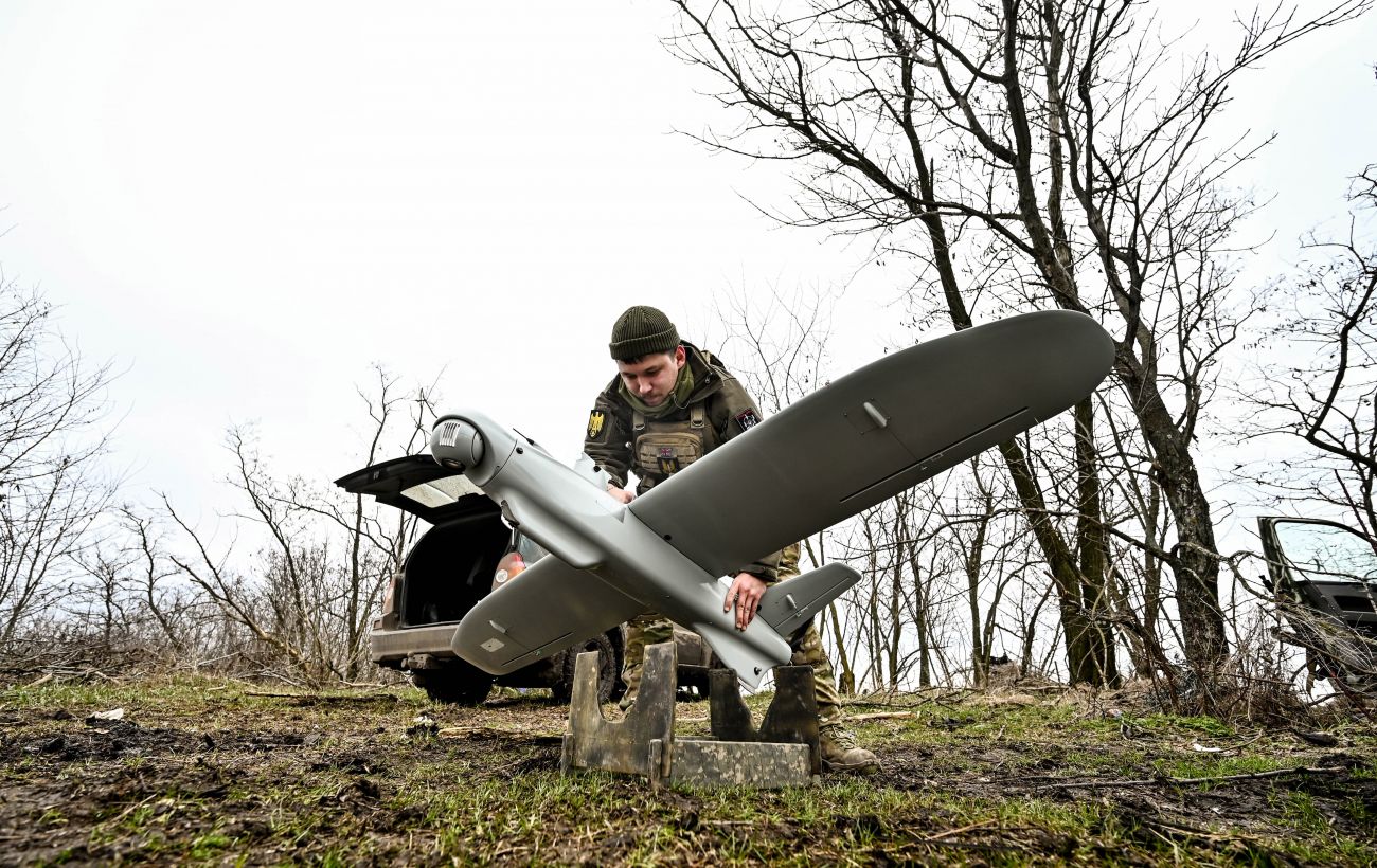 Сили оборони "підпалили" нафтостанцію РФ, яка живить бази авіації та флоту