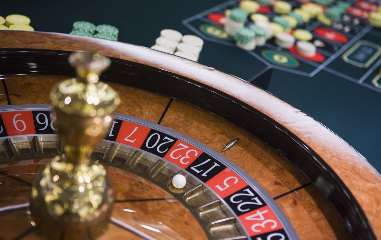 Замість кораблів - рулетка: "гаманець Путіна" перетворює порт у Ялті на закрите казино