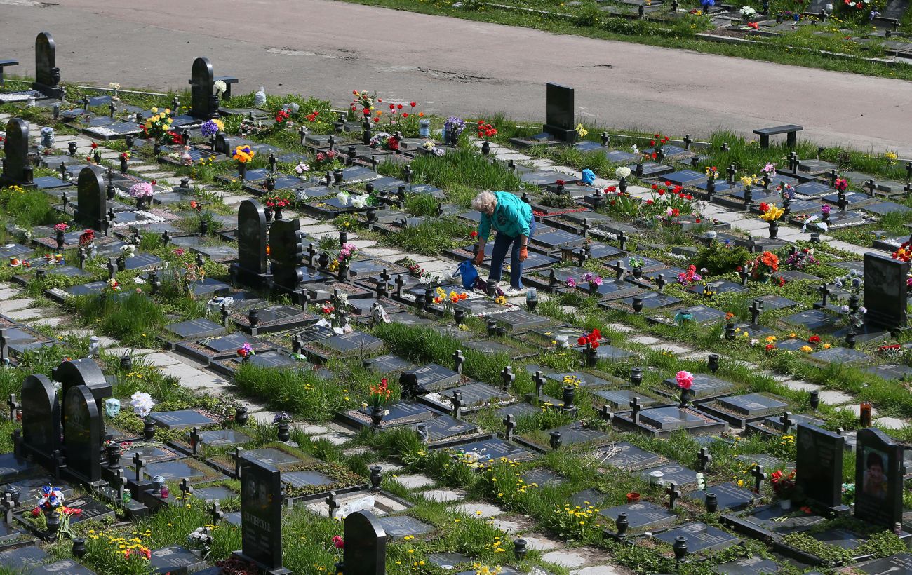 Підготовка до поминальних днів: що людей просять не нести на кладовища Києва