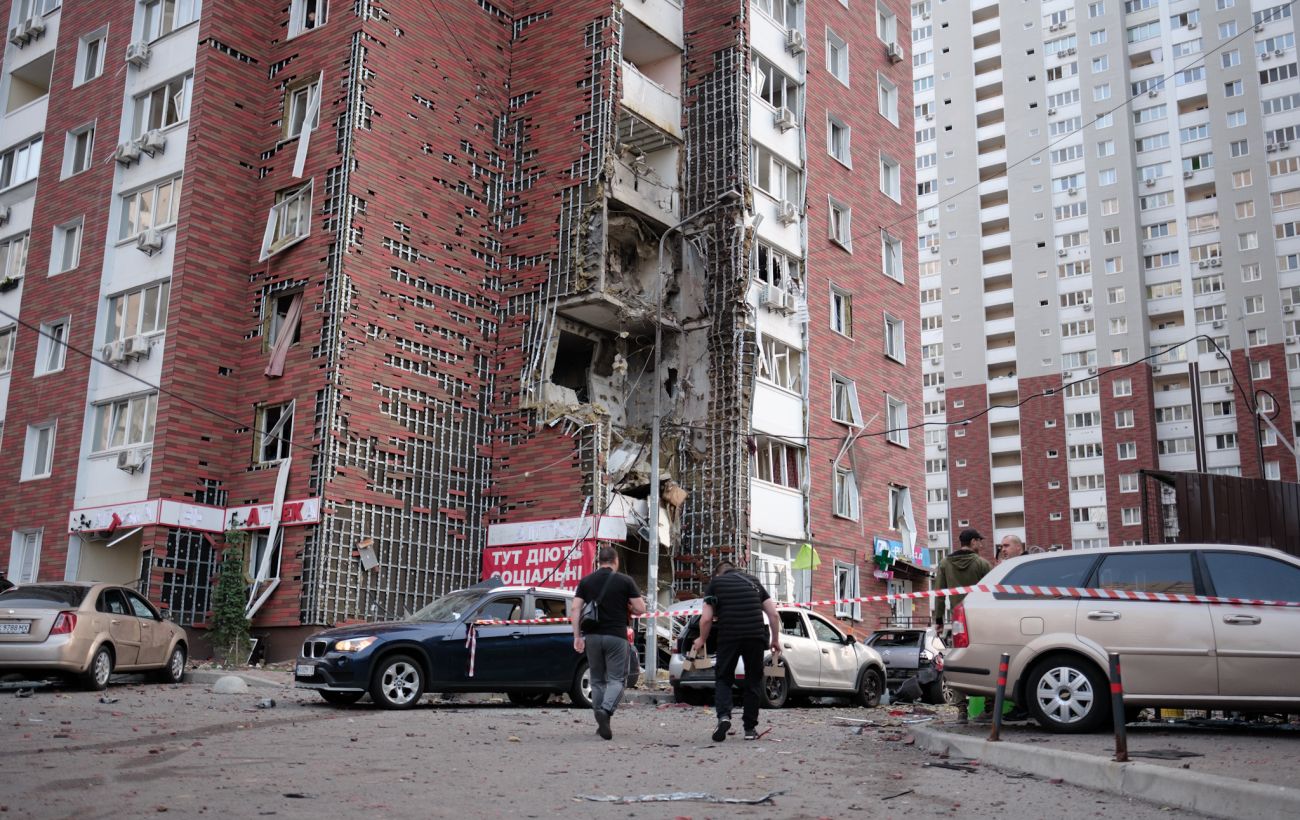 Власники зруйнованого житла не платитимуть за комуналку: Зеленський підписав закон