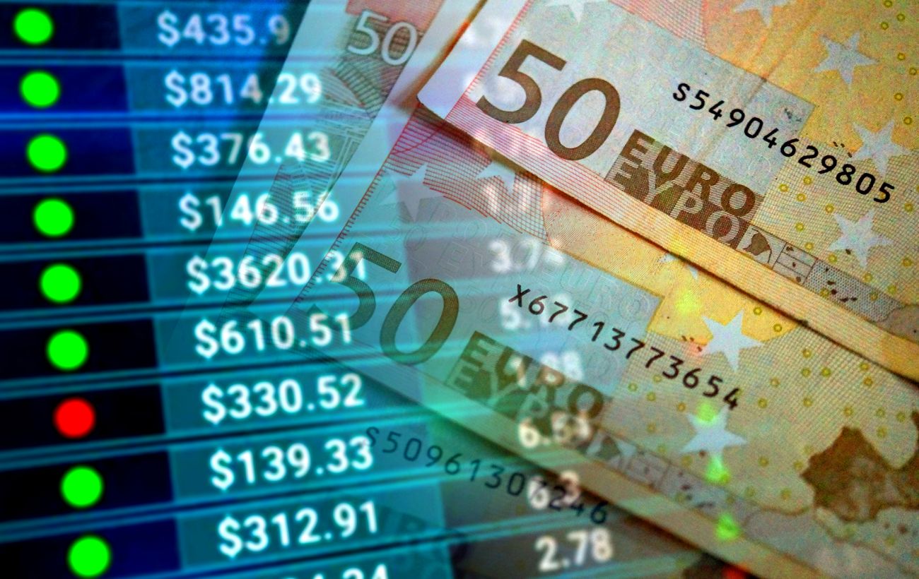 Євро встановив рекорд, долар дорожчає: курс на 15 квітня і чим вигідні гривневі облігації
