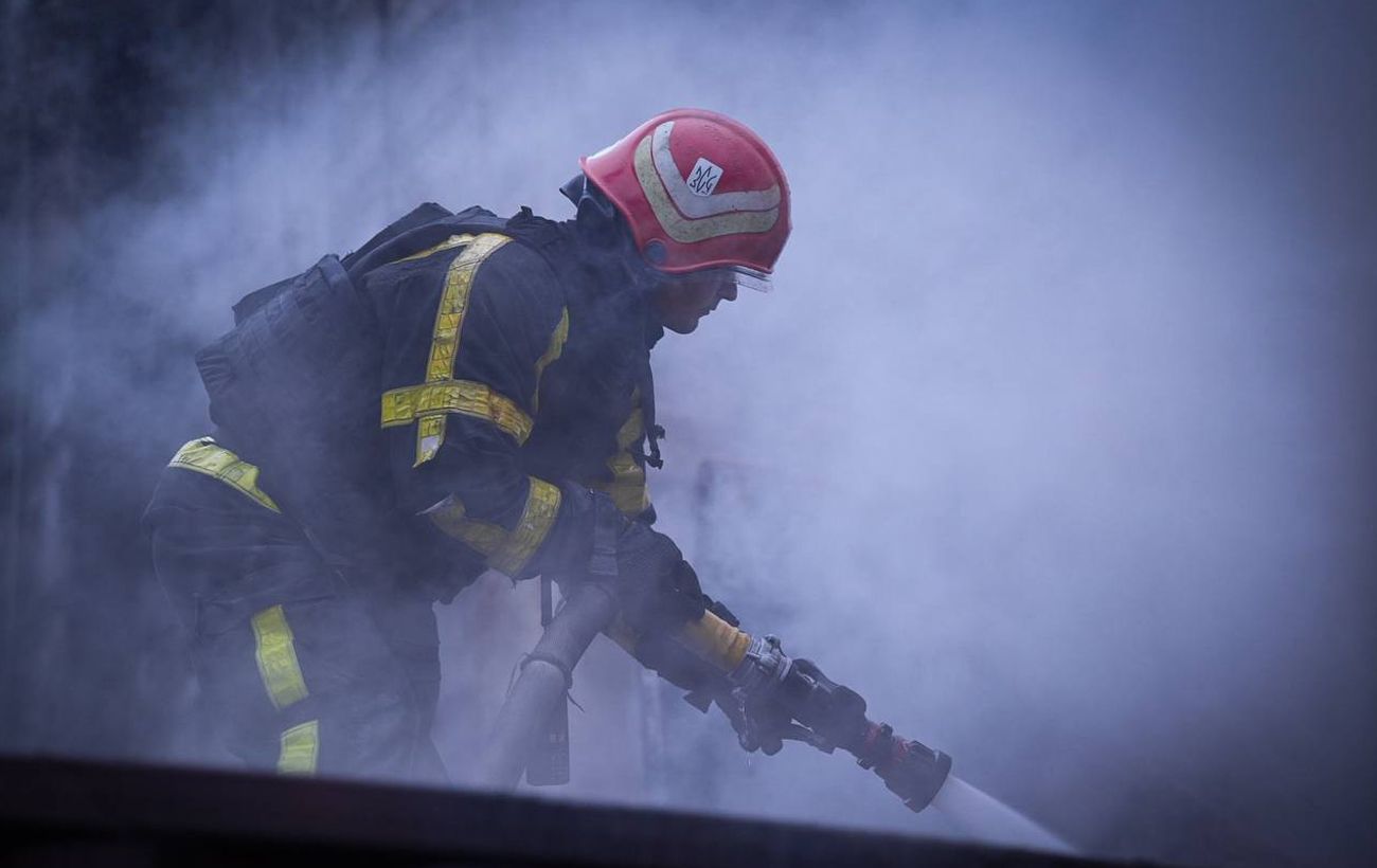 У Харкові дрон РФ влучив у густонаселений район в центрі міста