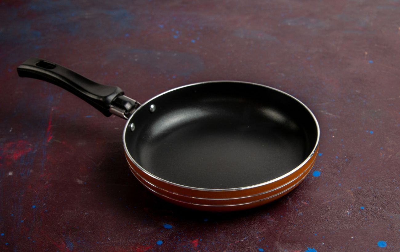 Ці страви завжди готуйте лише на антипригарній сковорідці: ось чому