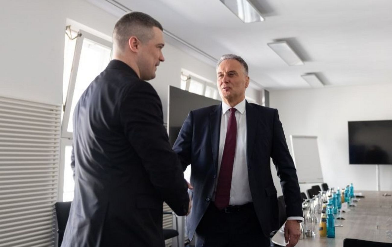 Ракети для F-16 та нові ППО: Україна уклала потужну угоду з Diehl Defence