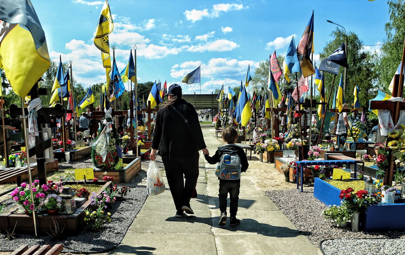 Життя як квітка: як пояснити дитині сенс Проводів та Радониці без страху та сліз
