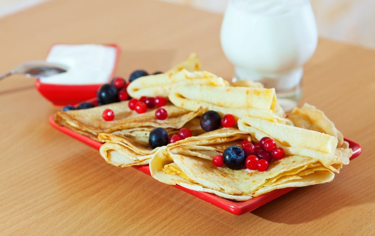 Забудьте про молоко: названо інгредієнт, з яким млинці стають мереживними й не рвуться